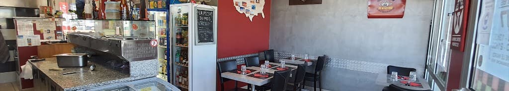 Intérieur de la pizzeria Speedy 3P : comptoir, salle et décoration