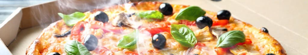 Pizza chaude sortie du four, fromage fondant et vapeur